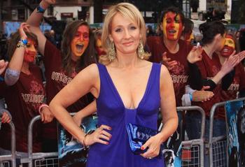 La romanci&egrave;re JK Rowling annonce un 8, 9 et 10 &eacute;pisode de la s&eacute;rie Harry Potter. Apr&egrave;s Harry Potter et les reliques de la mort, JK Rowling pr&eacute;pare une suite avec des nouveaux titres &agrave; ses livres consacr&eacute;es &agrave; la saga et adaptation au cin&eacute;ma de Harry Potter.