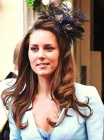 Premi&egrave;re sortie officielle de Kate Middelton future princesse du royaume britanique lors d'un gala.