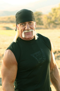 Le roi du ring de catch, la star du ctach am&eacute;rican Hulk Hogan subi des op&eacute;rations du dos, sa sant&eacute; est immortelle et indestructible selon la l&eacute;gende.