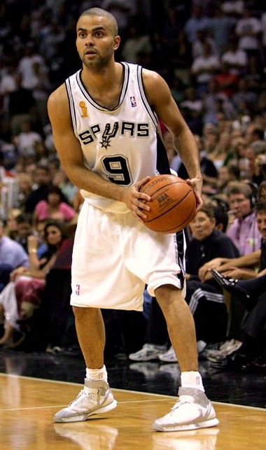 La blessure de Tony Parker va le rendre indisponible pour les matches de NBA et de basket ball en g&eacute;n&eacute;ral.