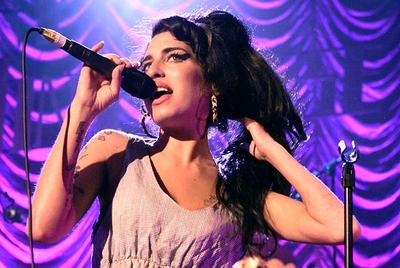 De gros besoins d'argent pour la chanteuse Amy Winehouse qui est ruin&eacute;e. La star a d&eacute;pens&eacute; tout son argent et sa fortune. L'ancien VIP est oblig&eacute; de faire des demandes de cr&eacute;dits pour &eacute;ponger ses dettes. Un futur album pourrait la relanc&eacute;e.