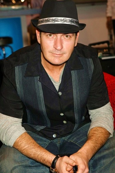 L'acteur Charlie Sheen exige une augmentation de son salaire pour mon oncle charlie