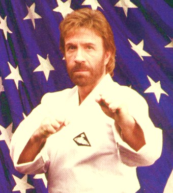 L'acteur Chuck Norris qui incarne Walker dans la s&eacute;rie Texas Ranger - Walker s'est vu remettre des mains du chez des Texas Ranger une r&eacute;compense honorifique. Le fr&egrave;re de Chuck Norris, producteur de la s&eacute;rie TV am&eacute;ricaine a re&ccedil;u la m&ecirc;me distinction.