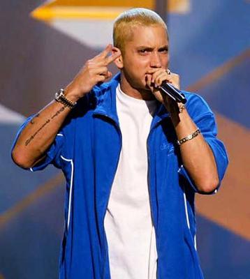 Le chanteur Eminem nominn&eacute; au American Music Awards 2010 pour l'album "recovery".