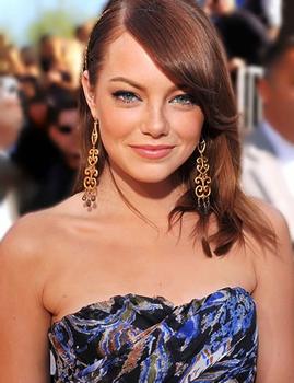 L'actrice Emma Stone va tenir un r&ocirc;le dans la saga et s&eacute;rie Spiderman, Emma Stone va remplacer la com&eacute;dienne Kristen Dunst qui incarne Mary Jane. Parker, spiderman, va tomber amoureux de la jolie rousse Emma Stone.