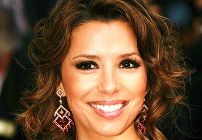 L'actrice Eva Longoria de la s&eacute;rie t&eacute;l&eacute;vis&eacute; Desperate Housewives et femme du joueur Tony Parker a eu accident de voiture. Pas d'urgence et d'h&ocirc;pital.