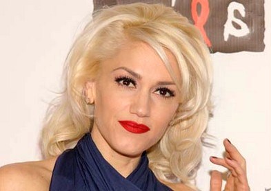 La cahnteuse Gwen Stefani lors de son clip publicitaire pour vanter et dendre les produits de cosm&eacute;tique de la maison l'Or&eacute;al. Ici Gwen Stefani propose un clip vid&eacute;o pour un rouge &agrave; l&egrave;vres rouge.