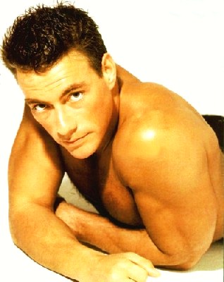 Vrai info ou fausse rumeur, l'acteur belge Jean Claude Van Damme aurait eu une alerte et crise cardiaque lors du tournage de son nouveau film "Weapon".