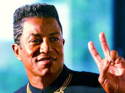 Le fr&egrave;re de Michael Jackson, Jermaine Jackson se dit ruin&eacute;. Des probl&egrave;mes financier, l'empecherait de verser une pension &agrave; ses enfants. Jermaine Jackson a fait une d&eacute;claration de vol pour de produits de Luxe. Une demande de pr&ecirc;t en ligne lui serait bien utile.