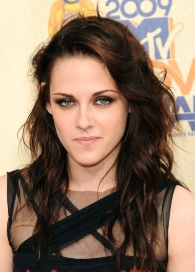 L'actrice Kristen Stewart qui joue le r&ocirc;le de Bella Swan dans la saga Twilight, sera bien dans le prochaine &eacute;pisode 4 du film Twilight 4 r&eacute;v&eacute;lation.