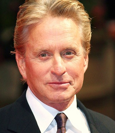 L'acteur Michael Douglas se remet doucement de son cancer avec l'aide de son &eacute;pouse l'actrice catherine zeta-jones et de leurs enfants en vancance. La sant&eacute; de l'acteur Michael Douglas va de mieux en mieux d'apr&egrave;s ses dires.