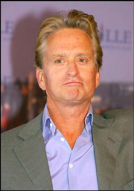Michael douglas a un cancer (tumeur) &agrave; la gorge. Le mari de la belle Catherine zeta jones est acteur et producteur de film. Son grand role dans Basic instinct lui colle &agrave; la peau.