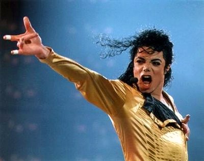 La production sony va &eacute;diter un coffret collector du chanteur Michael Jackson qui est mort. 3 DVD seront inclus dans ce coffret avant les f&ecirc;tes de no&euml;l, dont un clip vid&eacute;o in&eacute;dit de la chanson one more chance.