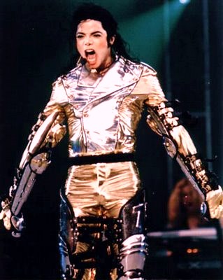 La m&egrave;re du chanteur et roi de la pop Michael Jackson diffuse un nouveau titre "Opis None" sur le net et les r&eacute;seaux sociaux comme facebook. La vid&eacute;o est disponible gratuitement en bas de l'article.