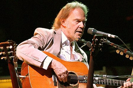 Il faudra &agrave; Neil Young une bonne assurance maison, domicile avec clause incendie. Il pouurra faire son choix des assurances en ligne.
