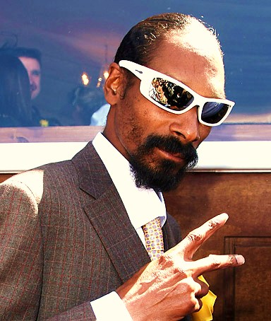 Le rappeur am&eacute;ricain Snoop Dogg invit&eacute; et propose le titre "Wet" de son dernier album au prince William d'Angleterre, futur roi. Snoop Dogg estime que ce morceau de musique est le prochain hit et tube de toutes les discoth&egrave;ques. A &eacute;couter gratuitement depuis le site, le titre est "Wet".